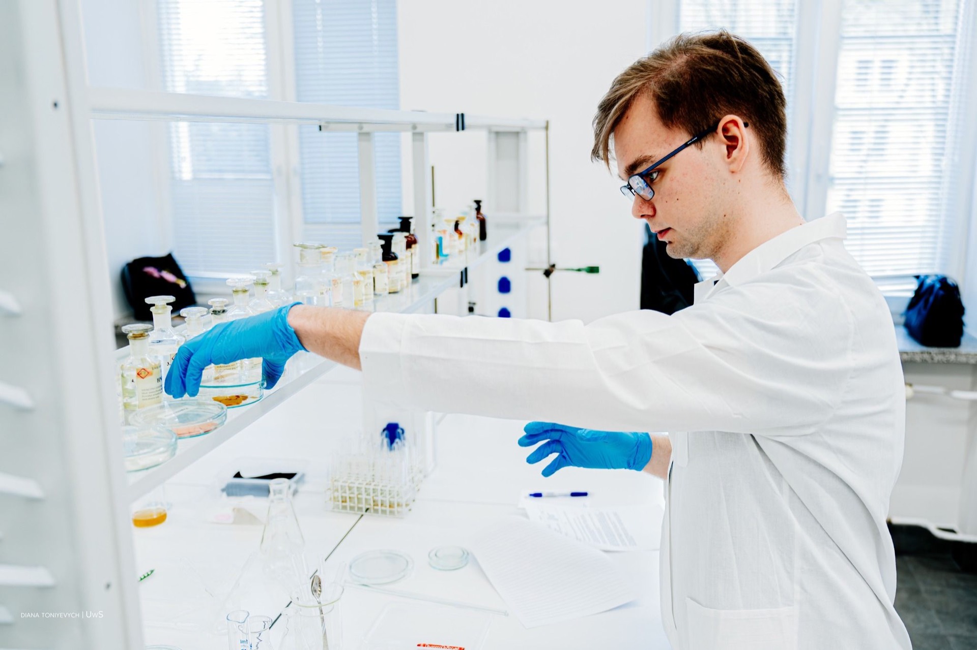 uczestnicy IV konkursu chemicznego na laboratorium