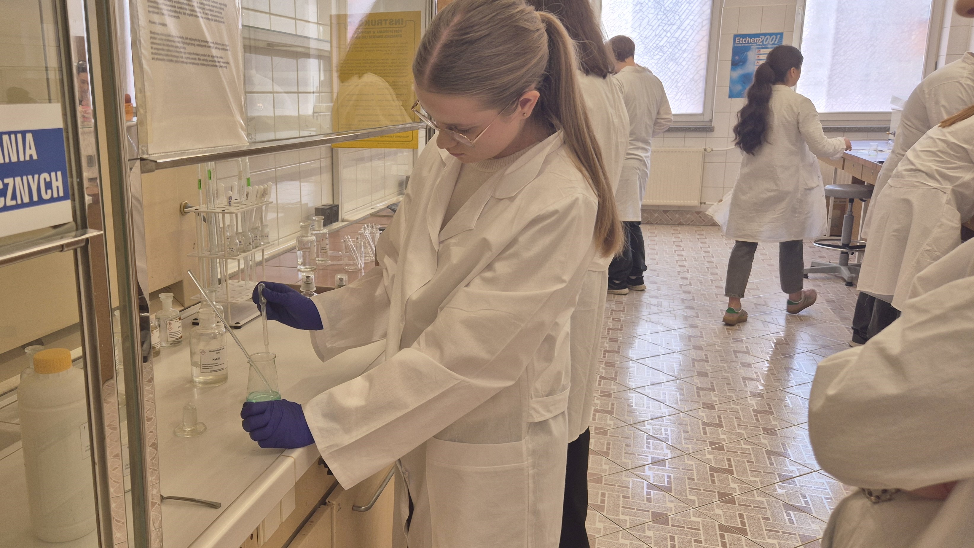 zdjęcia uczestników finału konkursu chemicznego 