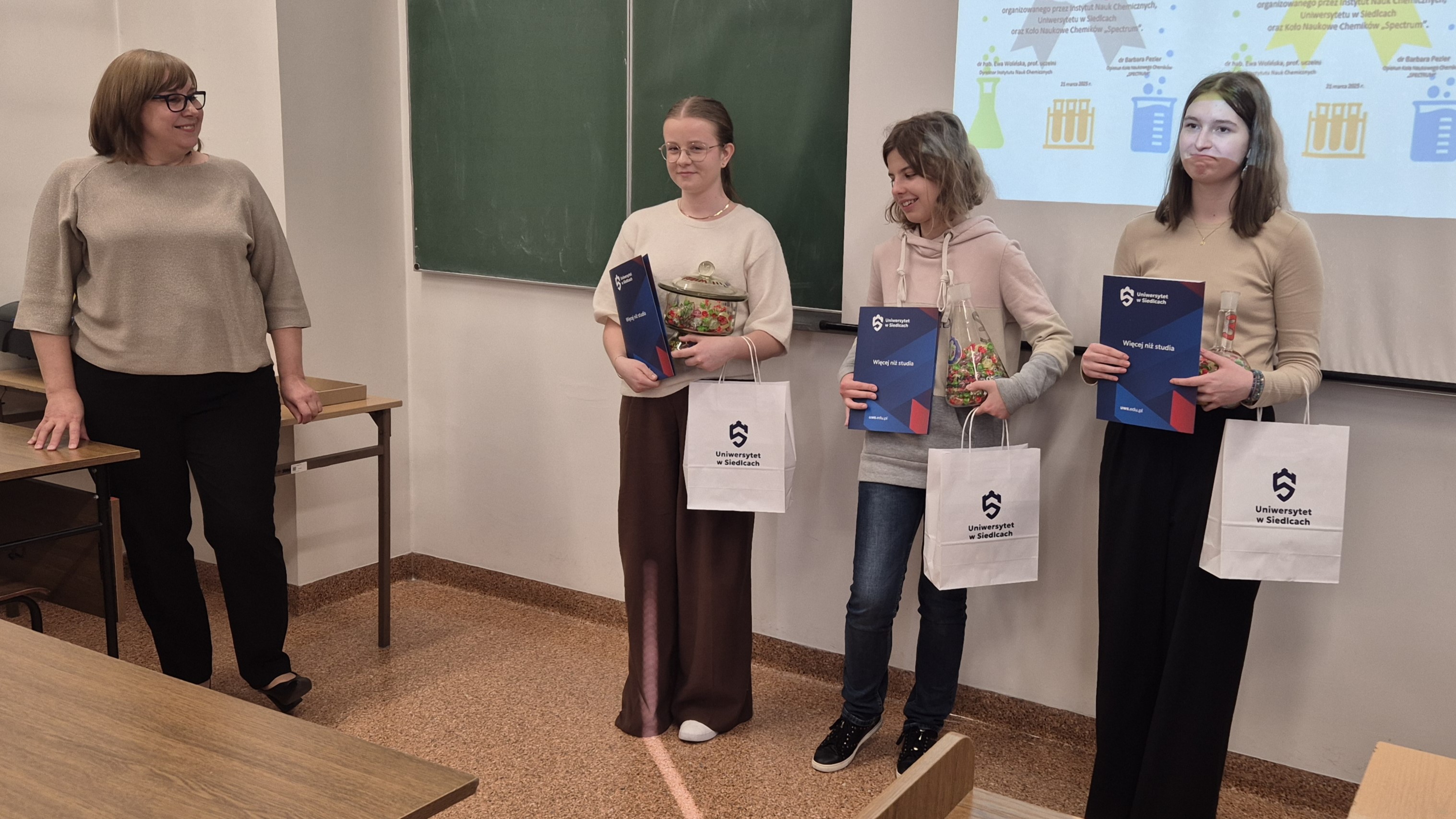 zdjęcia uczestników finału konkursu chemicznego 